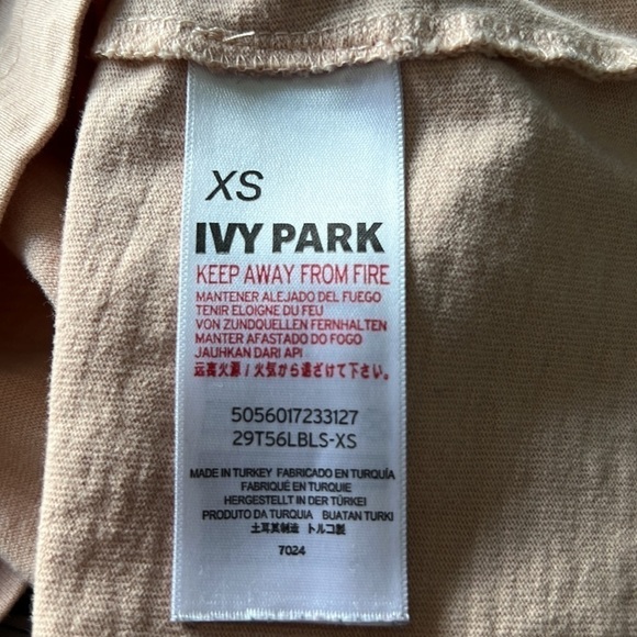 IVY PARK Logo Tee Size XS - Picture 8 of 8